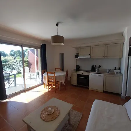 T2 Bord De Mer, Piscine, Parking La Ciotat